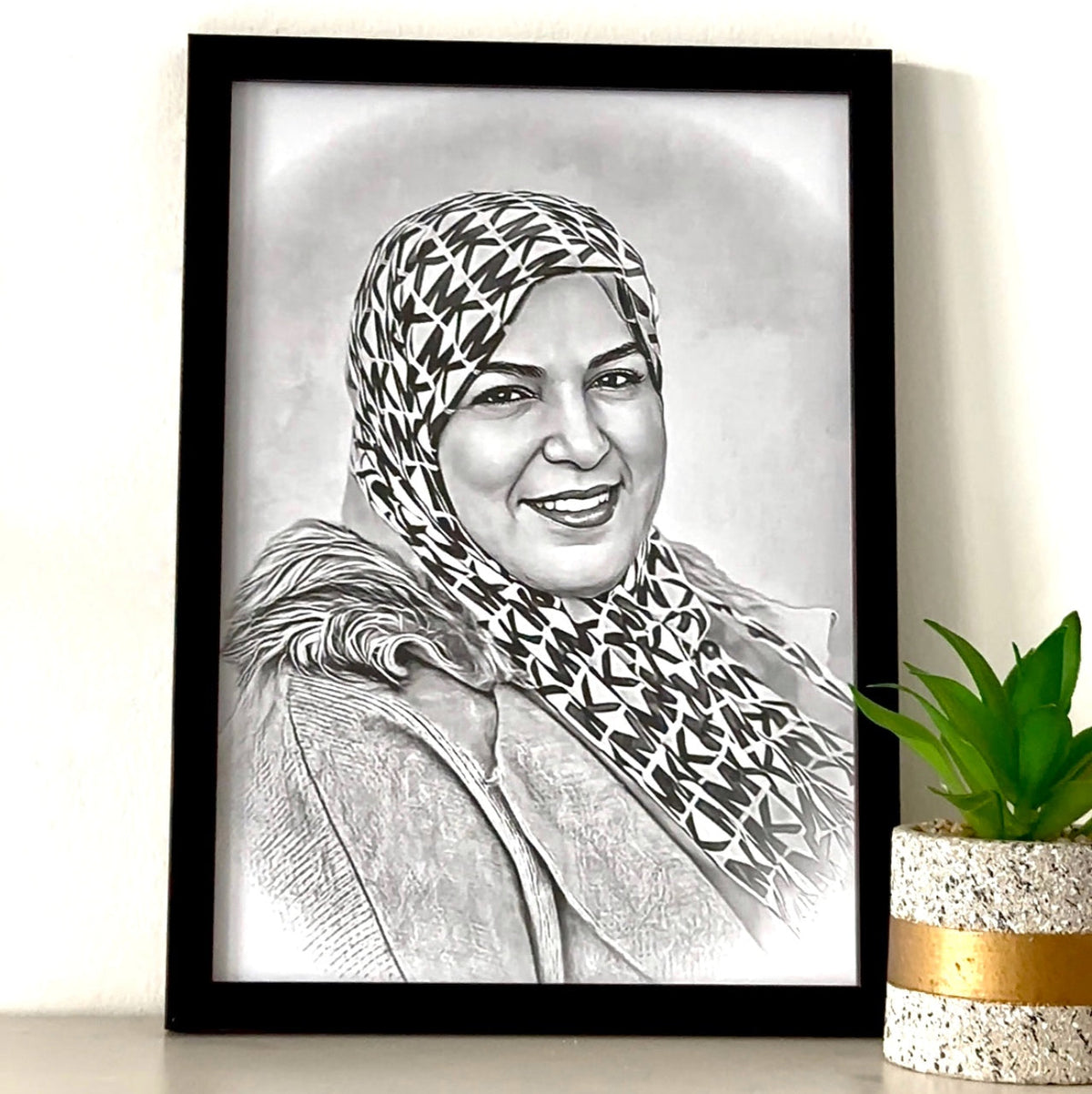 لوحة بورتريه مرسومة من صورتك — إطار فاخر